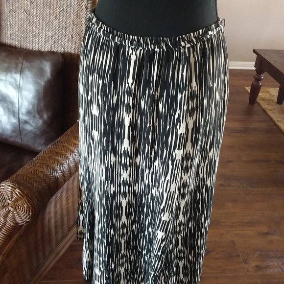 JM Collection Ladies Petite Skirt - Picture 5 of 8